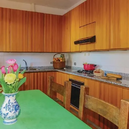 Panoramic With Pool And Gym גרוטמארה